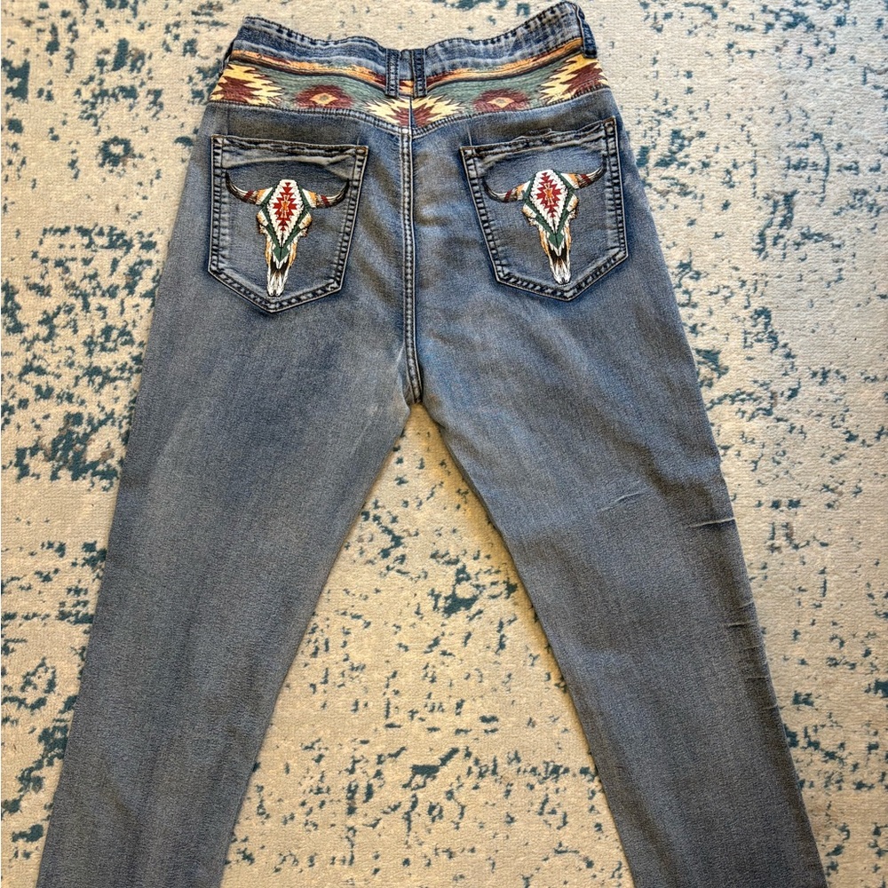 Women’s size 7/8 No brand stretch midrise straight leg worn a couple times.